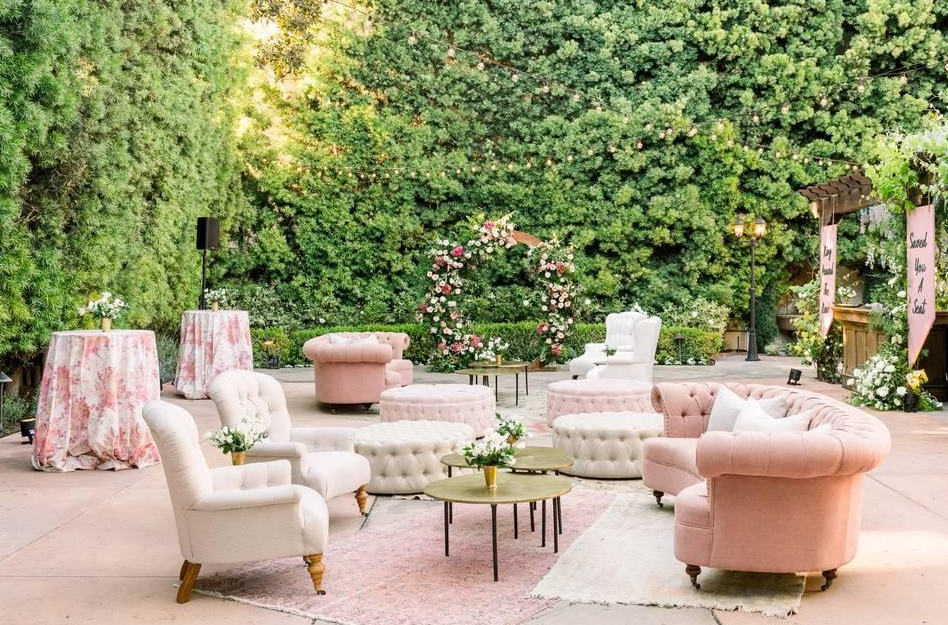 How to Create an Elegant Wedding Reception Lounge Area