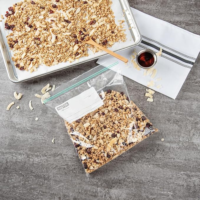 Restaurantware Bag Tek 1 Gallon Storage Zip Bags 25 Disposable Zipper Pouch Bags - Image 3