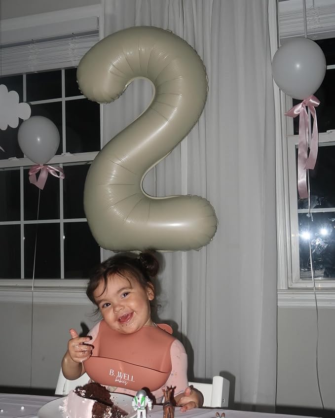 Cream Number 7 Balloon 40 Inch - Image 3