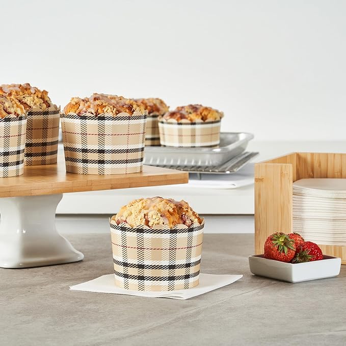 Panificio 10 Ounce Cupcake Wrappers, 200 Scalloped Baking Cups - Oven-Ready, Greaseproof, Plaid Paper Cupcake Liners, Disposable, For Birthdays, Baby Showers, Or Weddings - Restaurantware