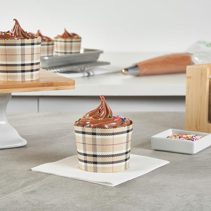 Panificio 6 Ounce Cupcake Wrappers, 200 Scalloped Baking Cups - Oven-Ready, Greaseproof, Plaid Paper Cupcake Liners, Disposable, For Birthdays, Baby Showers, Or Weddings - Restaurantware
